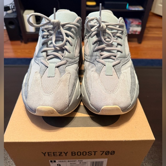 Yeezy 500 - Picture 4 of 5